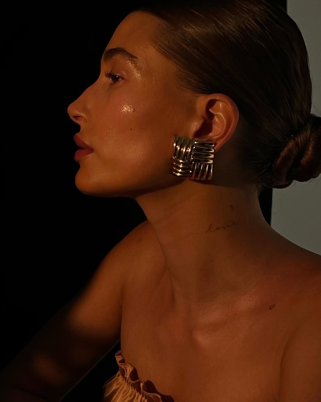 Hailey Bieber with glossy, glowing skin.