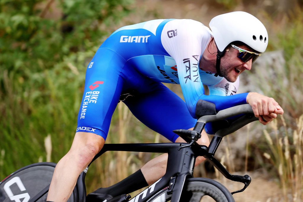 Luke Durbridge (BikeExchange-Jayco) stays low
