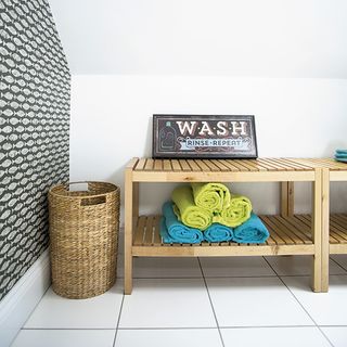childrens bedroom with wallpaper and slatted storage