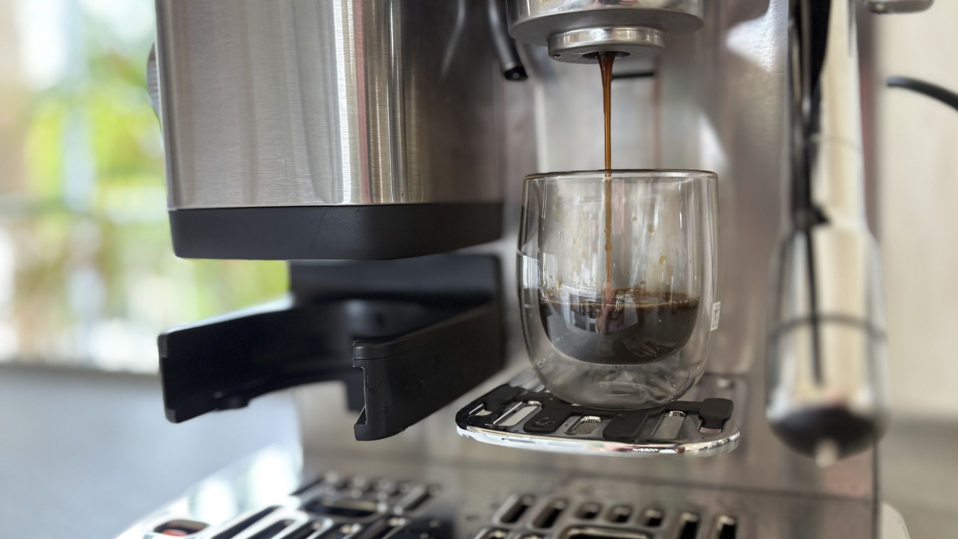 Making an espresso coffee in the Ninja Luxe Caf&amp;eacute; Mini Plus Espresso Machine