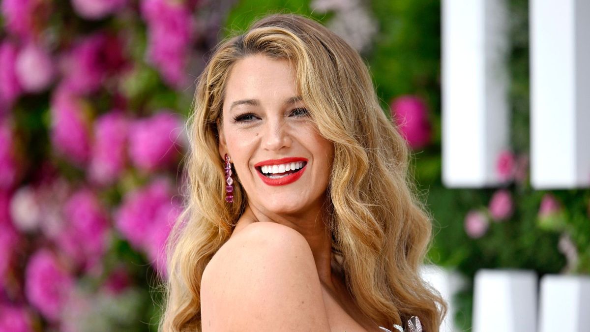 Blake Lively adds a warm, woody scent to her home |