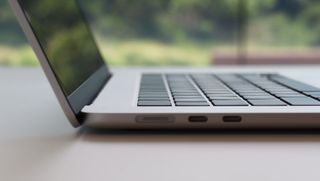 15 Zoll MacBook Air, Seitenansicht
