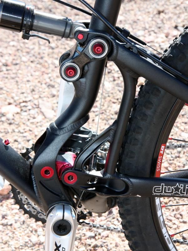 Pivot's Mach 4 retains the dw-link rear suspension design but revised linkage geometry supposedly yields better ground tracking.