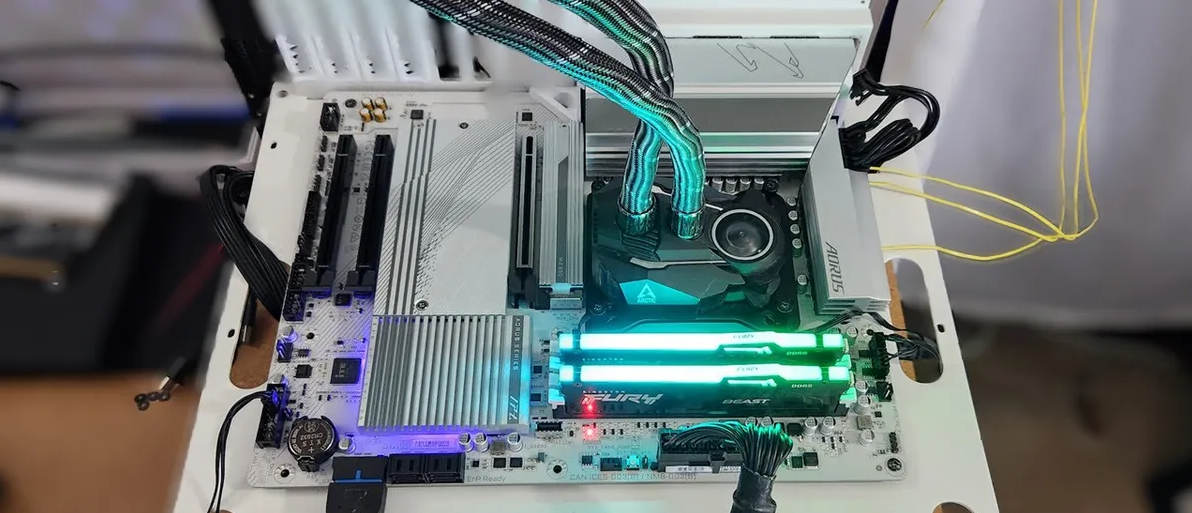 Gigabyte B650 Aorus Elite AX Ice