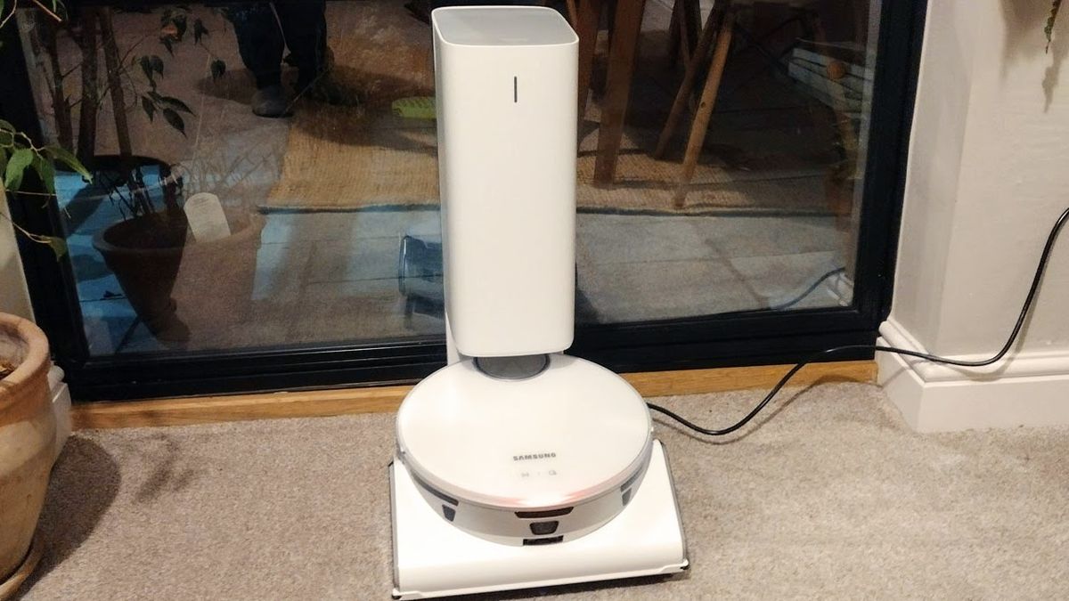 Samsung Jet Bot AI+ being tested in writer's home