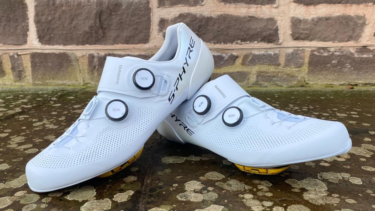 Image shows the Shimano S-Phyre RC903 shoes