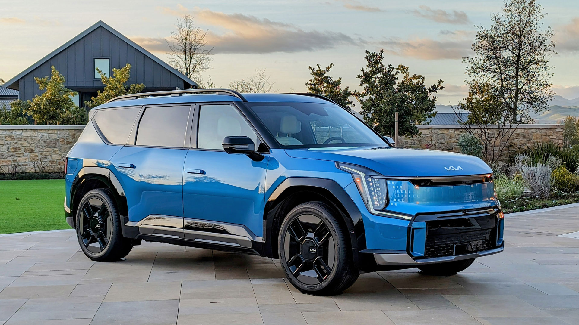EVs like Kia’s EV9 are shaking up the 3-row SUV market, and that's a ...