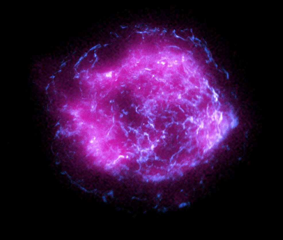 La première image du nouveau télescope à rayons X IXPE de la NASA ressemble à une boule de foudre violette