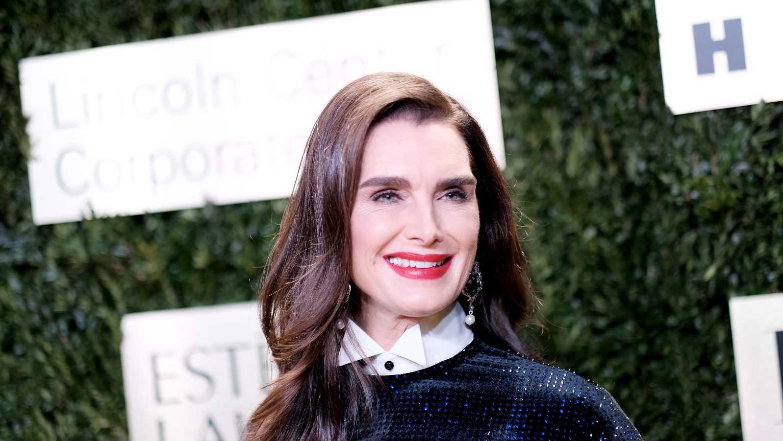 Brooke Shields Reveals She S Having To Learn To Walk Again After Horrific Accident Woman Home