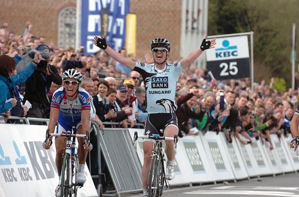 Nick Nuyens (Saxo Bank) wins the 2011 Tour of Flanders