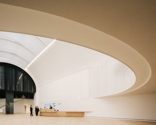 curves inside Musée national de la Marine, Paris, 2023 ©Maxime Verret for h2o architectes and Snøhetta