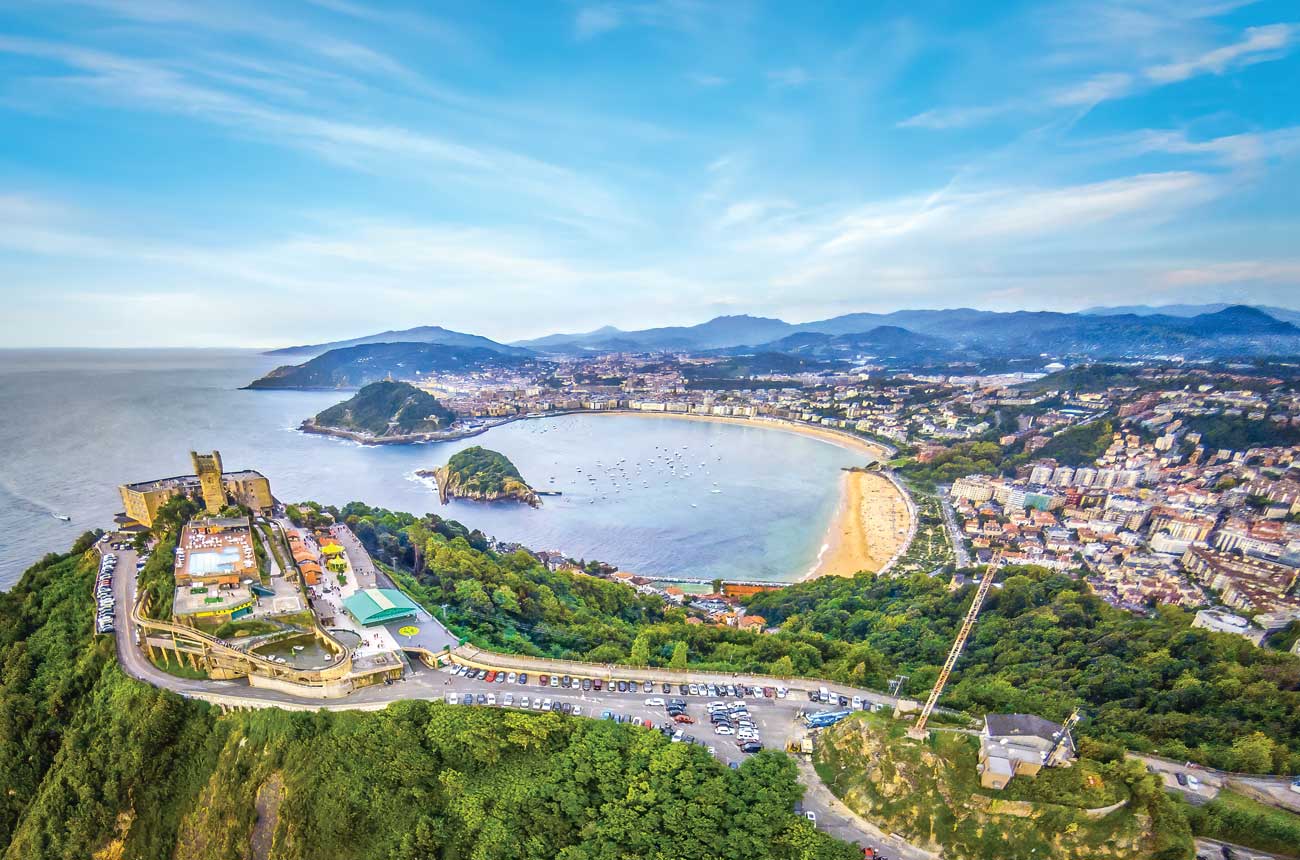 The view over La Concha bay and San Sebasti&aacute;n, with the Monte Igueldo amusement park and lookout in the foreground