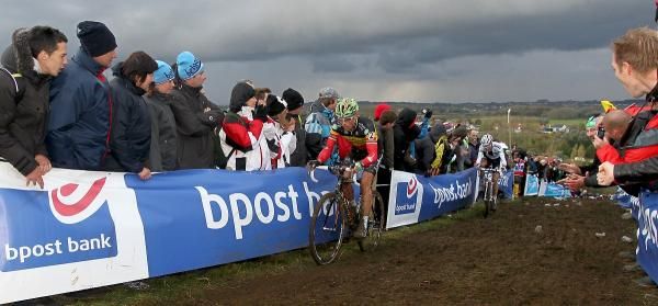 Sven Nys would repeatedly gap Niels Albert on the climb.