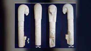 ويوجد رأس الإله حورس أعلى هذه المبخرة.