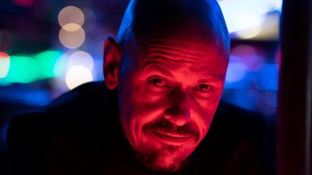 Scott Ryan in "Mr Inbetween"