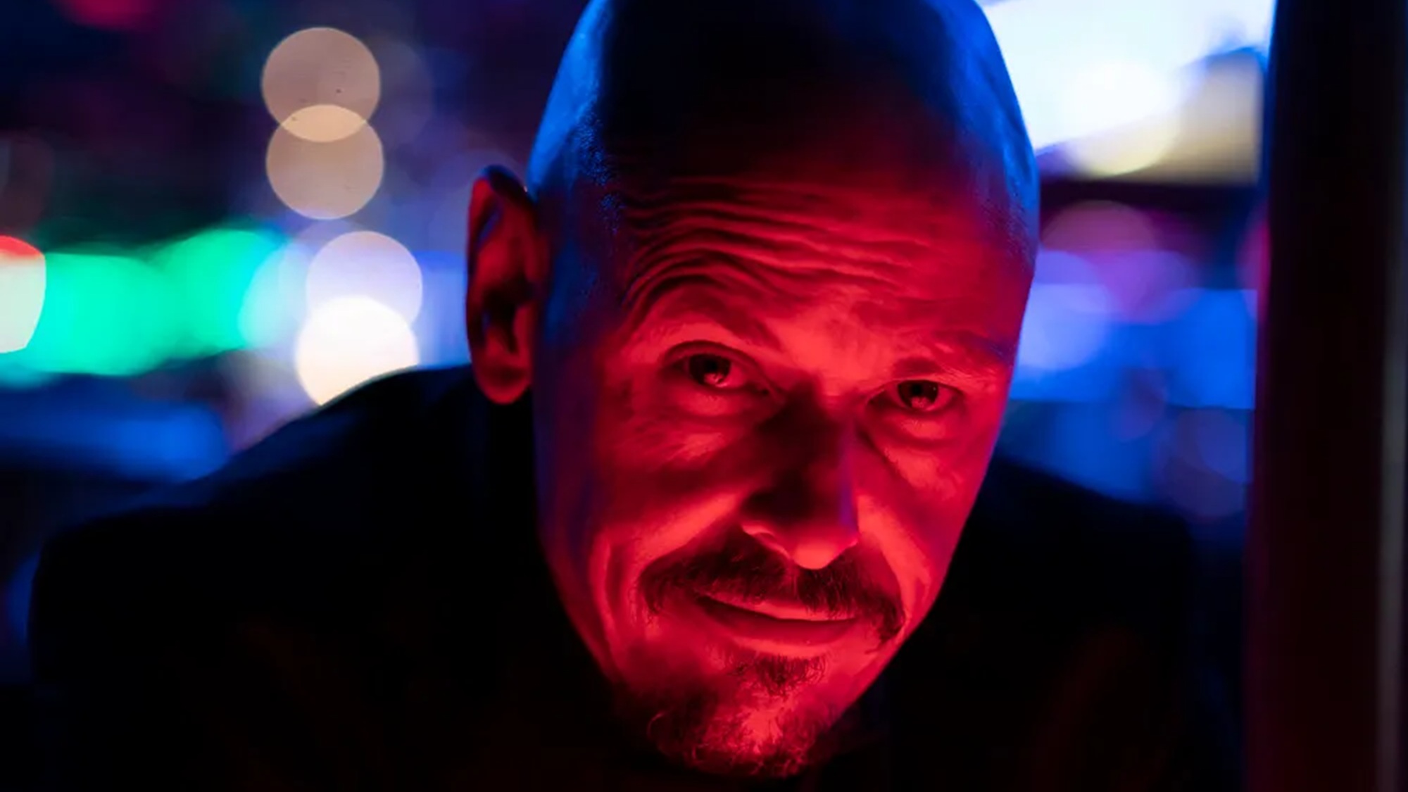 Scott Ryan in "Mr Inbetween"