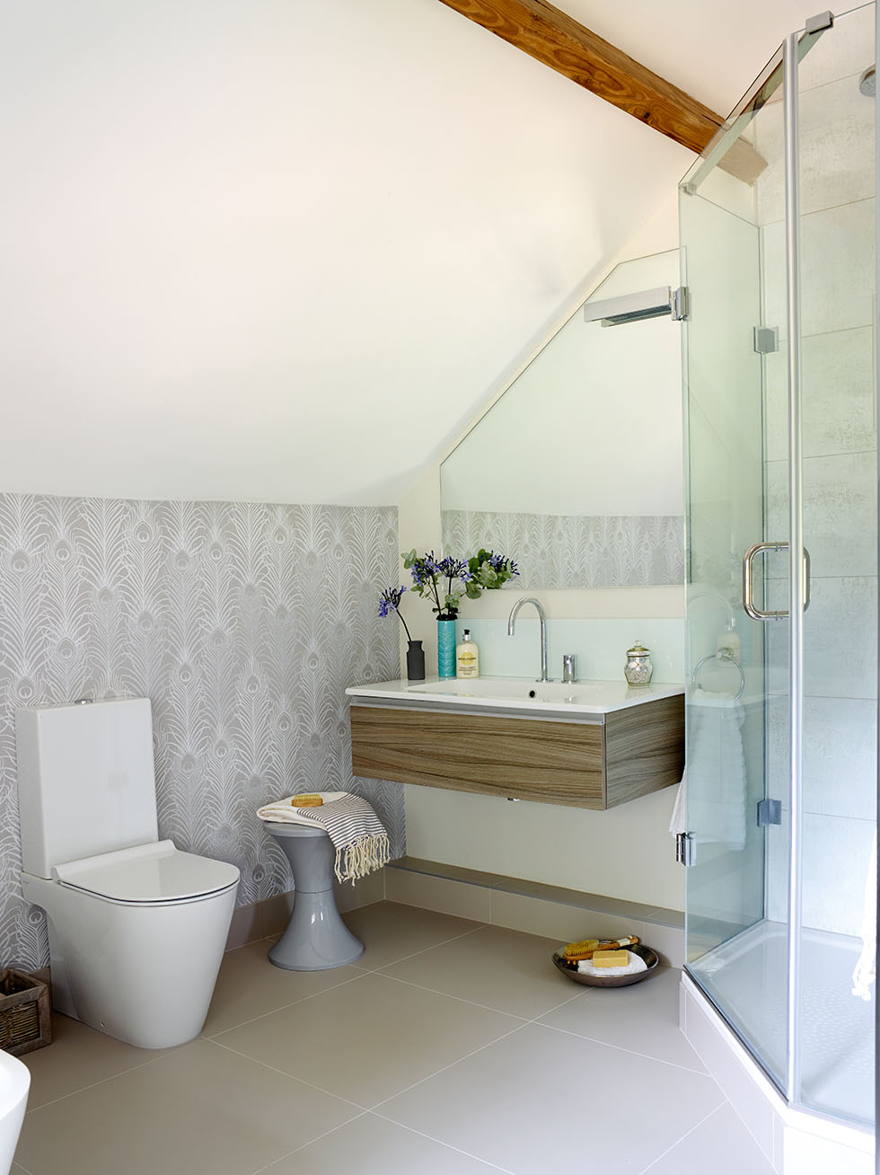 luther-bathroom-toilet