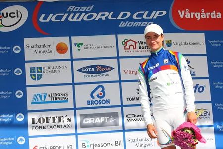 World Cup leader, Marianne Vos (Nederland Bloeit) on the podium in Vargarda