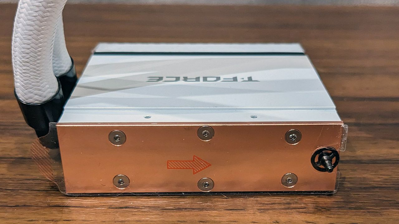 Teamgroup Siren Duo360 AIO cooler SSD block