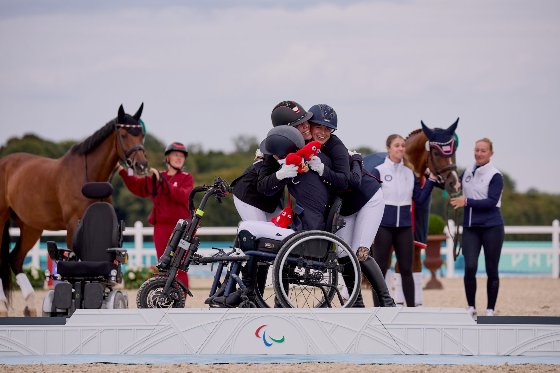 Katrine KRISTENSEN (DEN) grade 2 with GOERKLINTGAARDS Quater, Fiona HOWARD (USA) grade 2 with Diamond Dunes and Georgia WILSON (GBR) grade 2 with Sakura.
