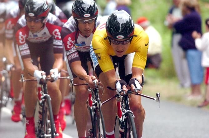 David Zabriskie wore the maillot jaune in 2005 TTT but crashed late in the stage and was left behind