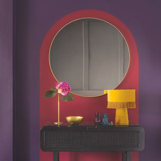 arch paint effect behind dressing table