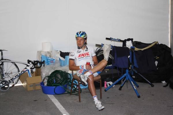 Kenny Van Hummel (Skil-Shimano) takes a moment to gather his thoughts before the start.