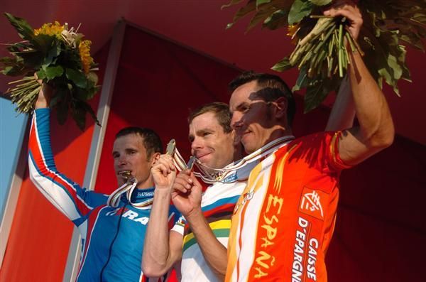 The World Championship podium: Alexandr Kolobnev (2nd, Russia), Cadel Evans (1st, Australia) and Joaqu&iacute;m Rodr&iacute;guez (3rd, Spain)