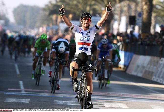 British champion Mark Cavendish (Omega Pharma-QuickStep) was ahead of the crash in the stage 6 finale and took a convincing stage win after a textbook lead-out from his team