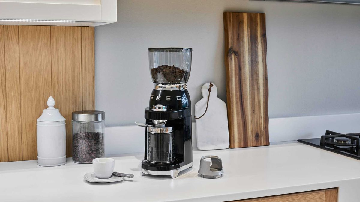 Découvrez le nouveau moulin à café de Smeg pour une infusion de style Barista à la maison