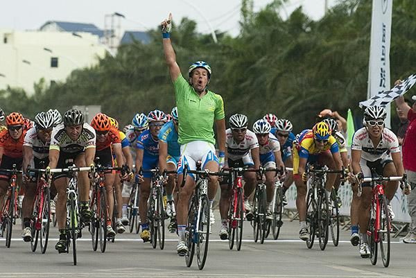 Skil-Shimano has a nice trio of big sprinters in Van Hummel (here in green), Marcel Kittel and Tom Veelers on the roster although Van Hummel will soon move on next season.