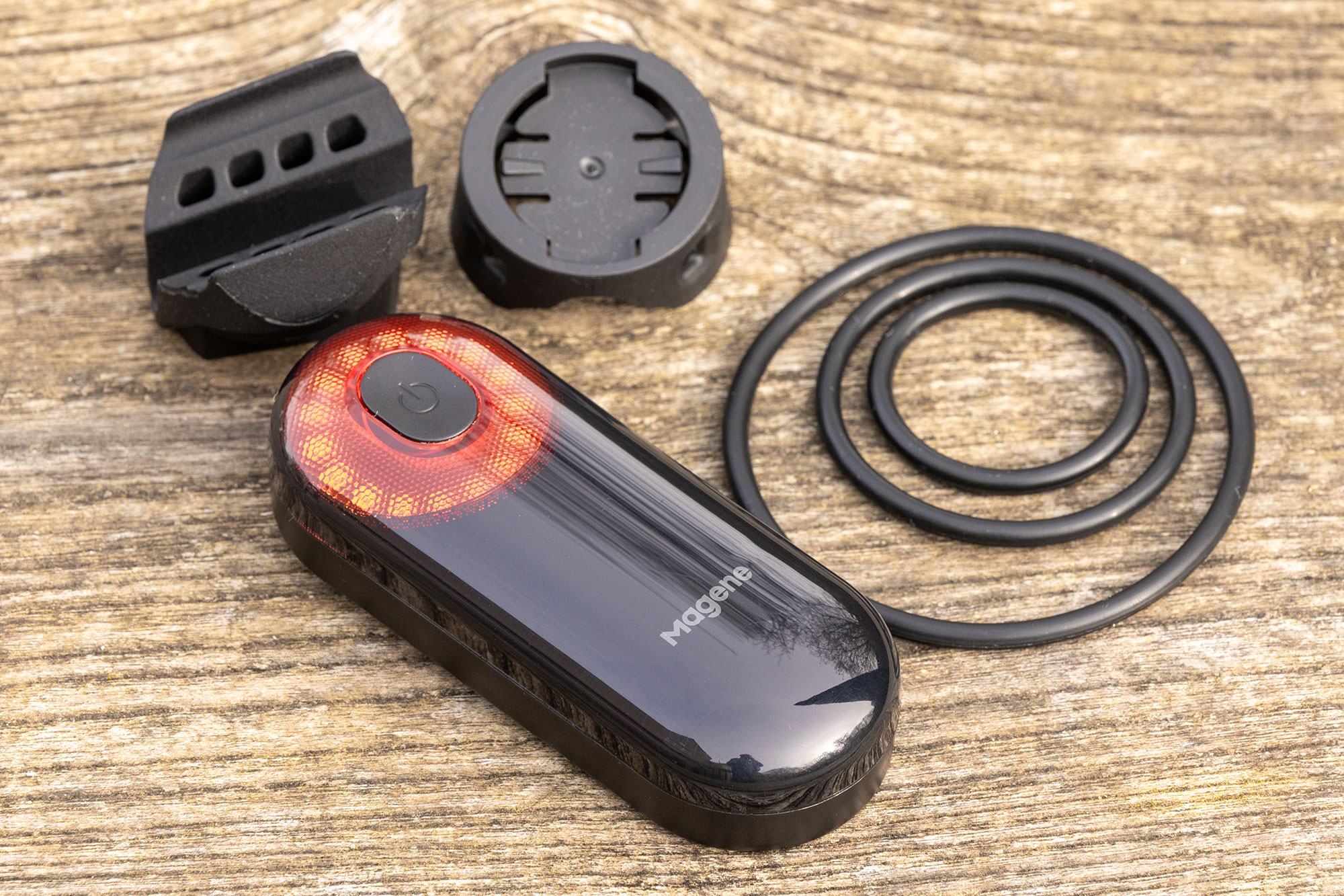 Magene L508 with mount, shim and mounting O-ring straps