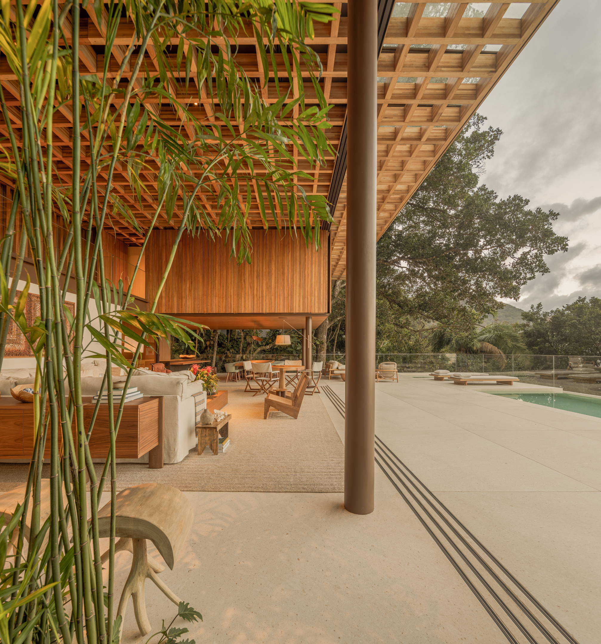 ES House