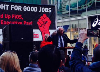 Sen. Bernie Sanders picketing with Verizon workers