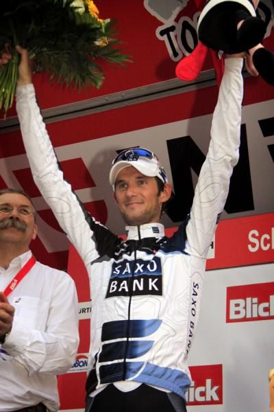 Fr&auml;nk Schleck on the podium at the Tour de Suisse
