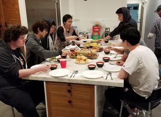 The Los Angeles Gladiators share a team meal. Credit: L.A. Gladiators