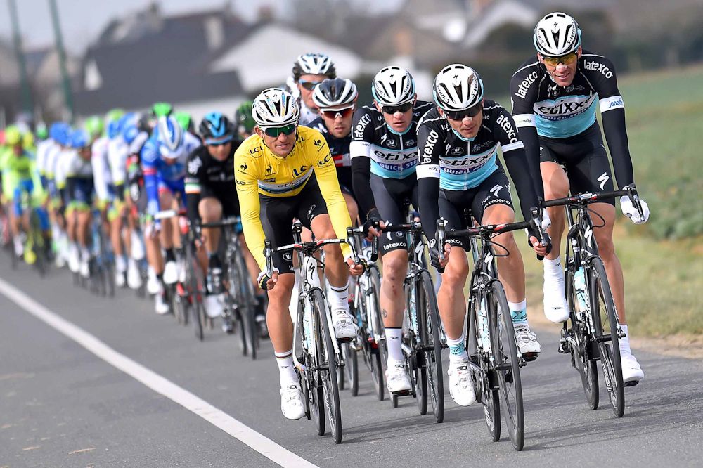 Etixx-QuickStep on the front.