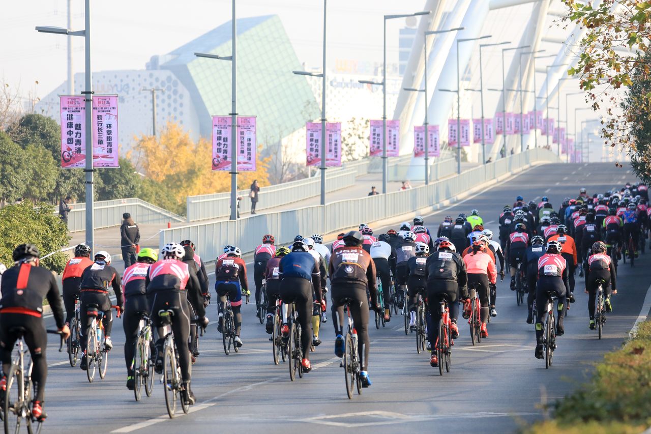 The riders make their way out onto the circuit