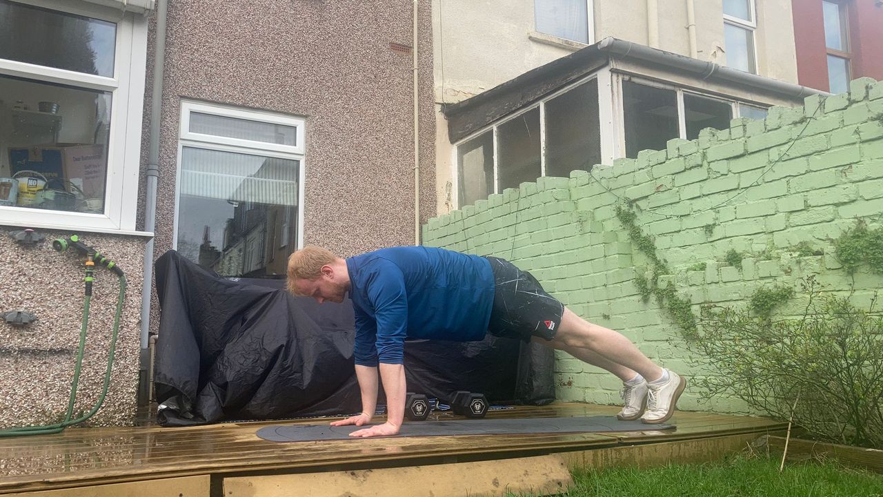 Fit&amp;Well fitness writer Harry Bullmore demonstrating a hand-release push-up
