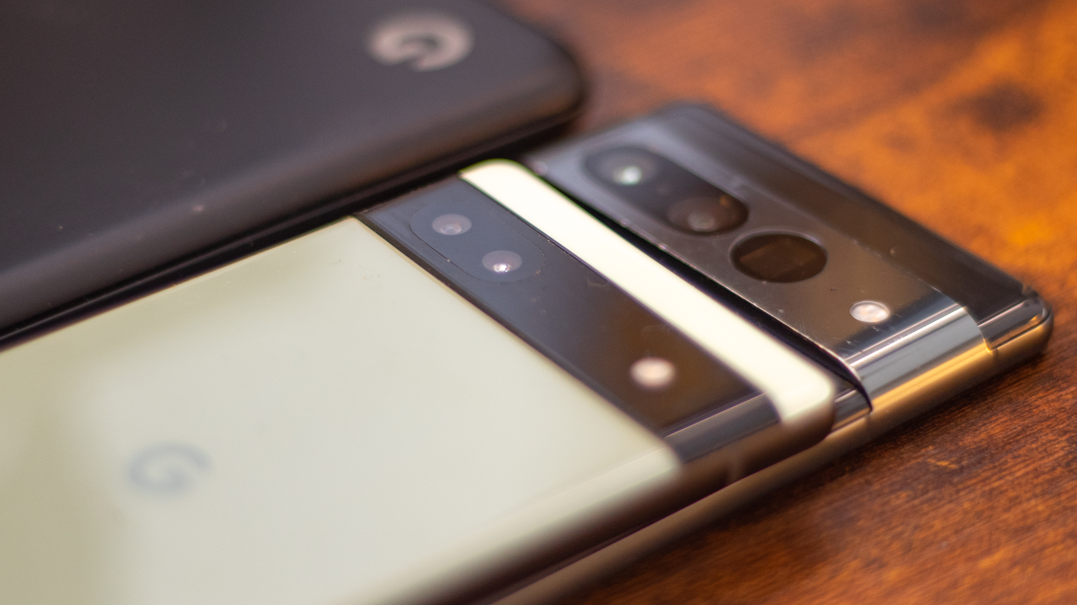 Pixel 6a con Samsung Galaxy S6 y Pixel 4 XL