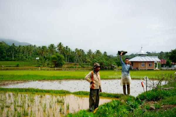 A local spectator waves one's hand