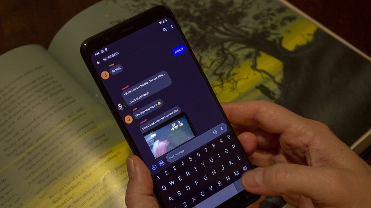 Google Messages RCS chatting on a Pixel 4a.