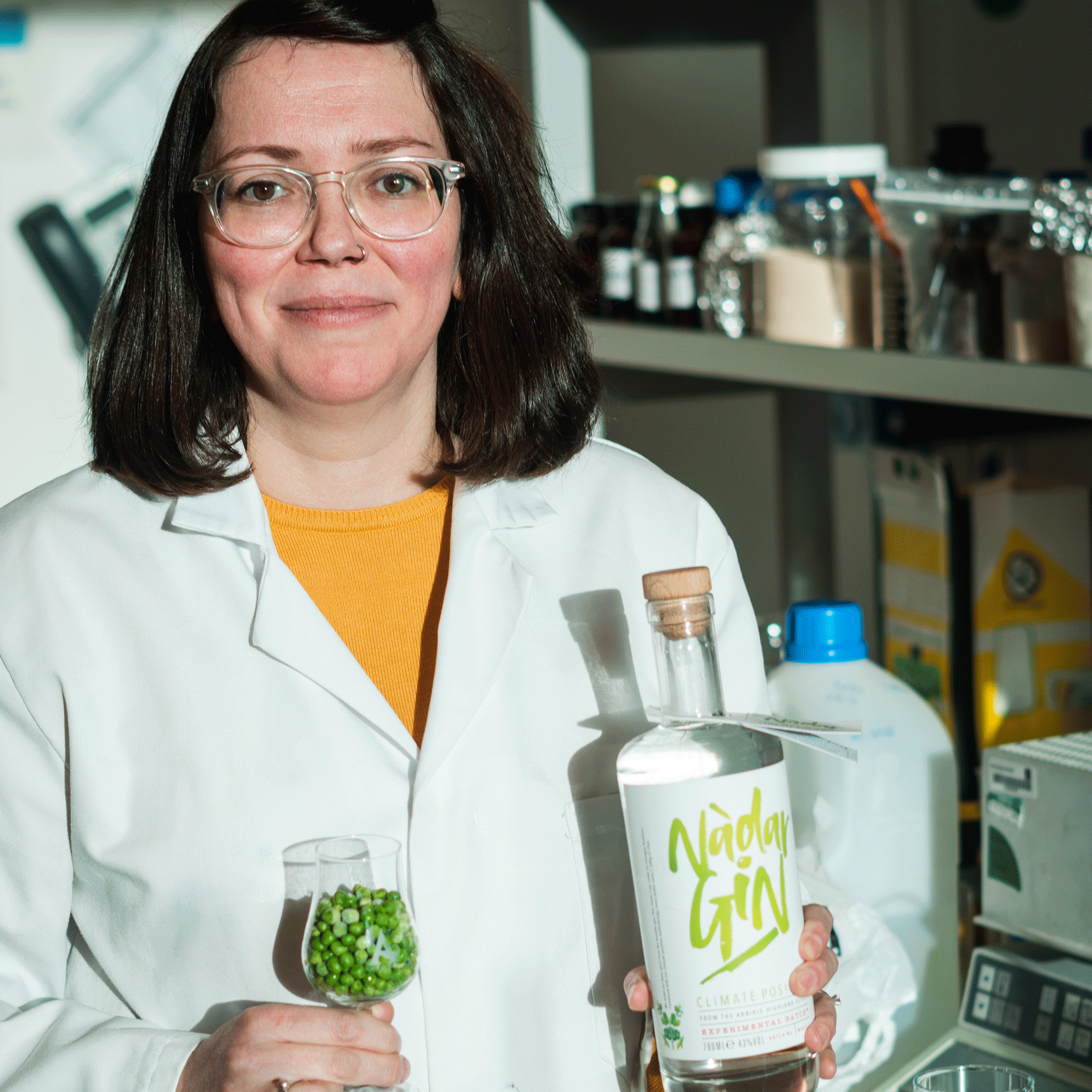 Master Distiller Kirsty Black with N&amp;agrave;dar Gin