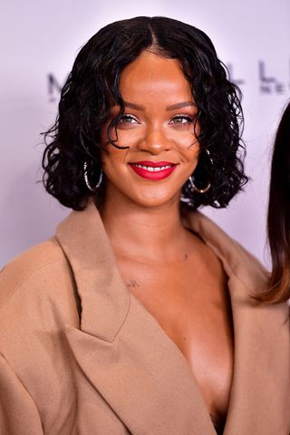 Curly Bob Rihanna