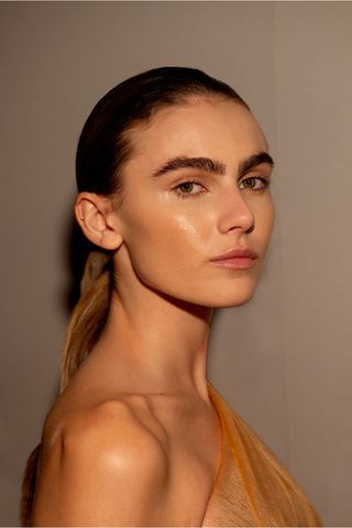 Model at Victoria Beckham wearing bushy brows, a key Spring/Summer 2025 fashion month beauty look