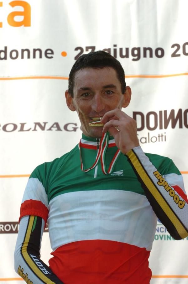 Marco Pinotti (HTC-Columbia) checks it's real gold