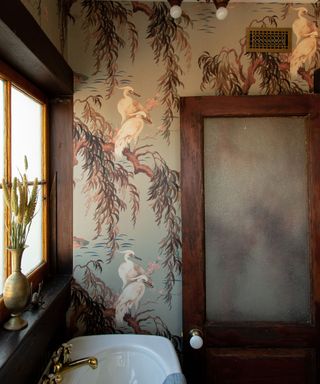 bathroom wallpaper trend making a comeback in 2024