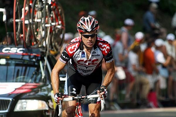 Stuart O'Grady (CSC) comes to the finsih after a crash