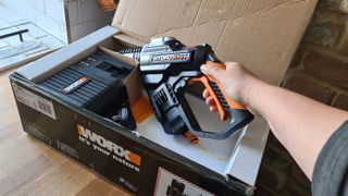 Removing the Worx Hydroshot WG630E.1 from its packaging