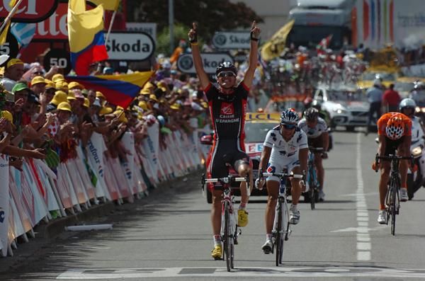 Luis Leon S&aacute;nchez (Caisse d'Epargne) was able to come by Sandy Casar with ease to take the stage.